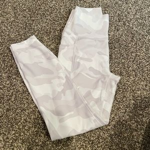 WHITE CAMO LEGGINGS
